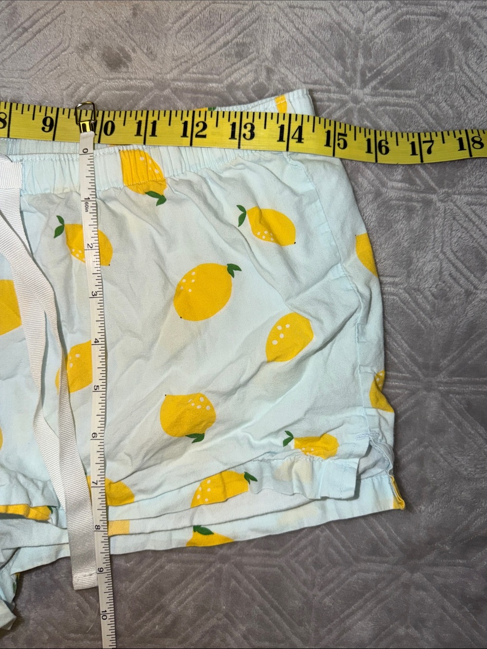 Old Navy Lounge Shorts with Lemon Print - Picture 4 of 5